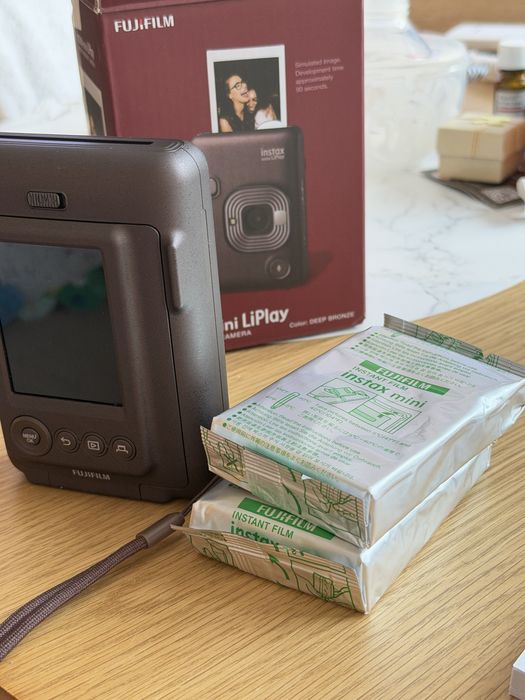 Фотоапарат за моментални снимки Fujifilm Instax Mini LiPlay (Deep Bronze)