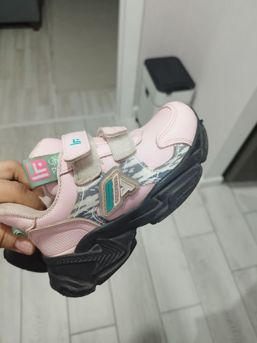 Кроссовки детские