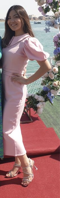 Розовое платье со стразами