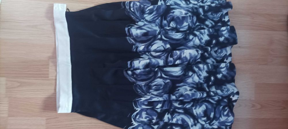 Fuste damă noi/  impecabile