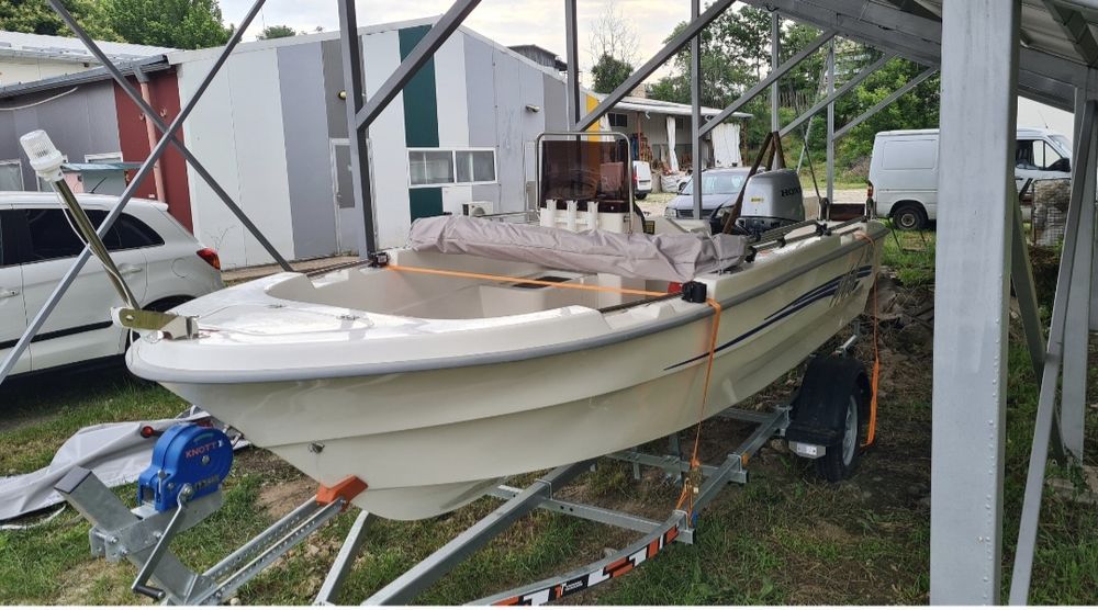 лодка.                                          .