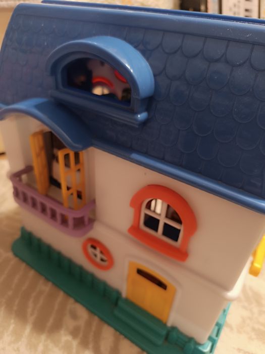 Продам кукольный домик