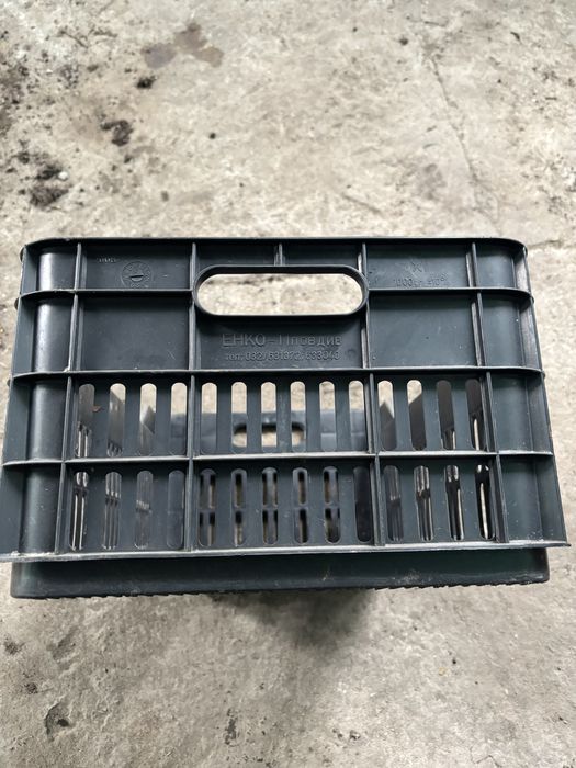 Продавам пластмасови щайги!