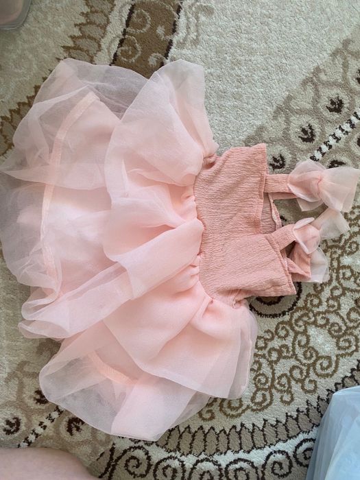 Продаю платья на девочку 1 год