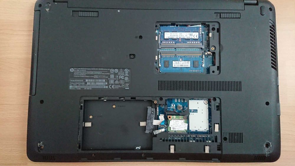 Лаптоп hp 350 G2-  проблем с дъното