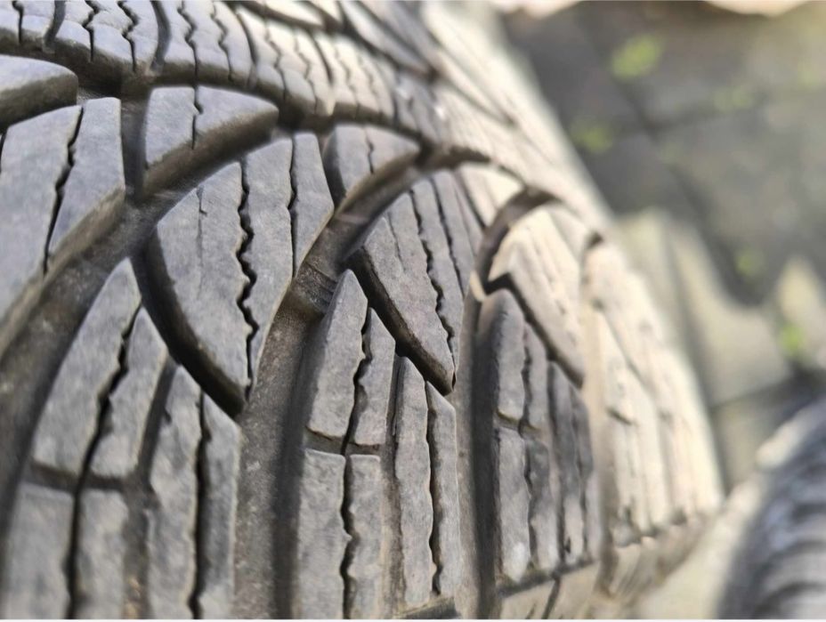 Джанти за Мерцедес с оригинални тасове и зимни гуми 205/55/16