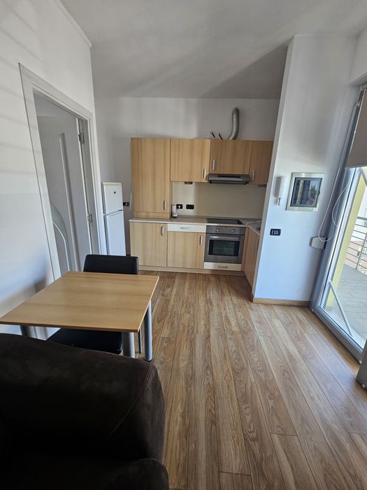 Inchiriez apartament cu 1,5 camere - zona Complex
