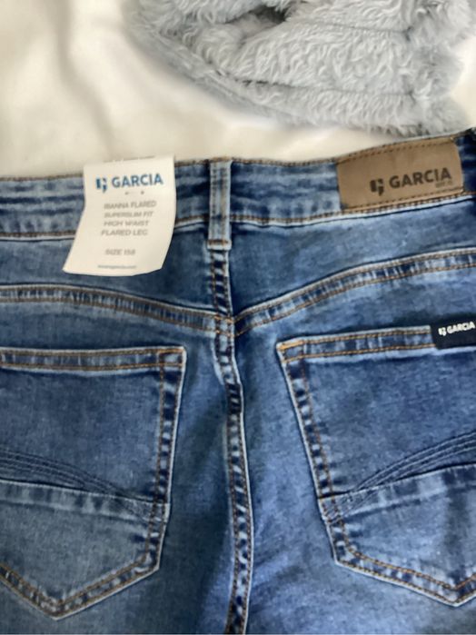 Blugi Garcia Jeans Ravina Flared noi cu etichetă, mărimea 158