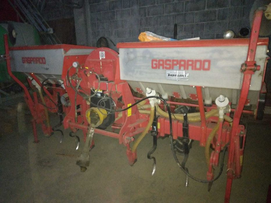 Semănătoare gaspardo pe 4 rande