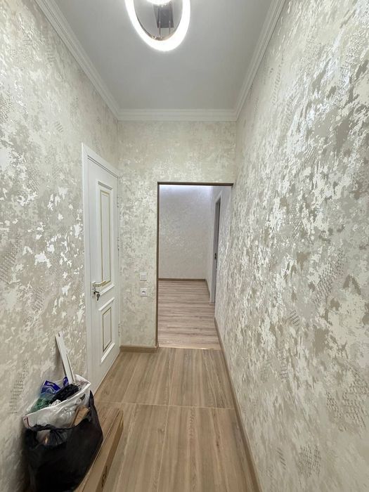 Юнусабад 11 квартал. Продается квартира  2/4/4