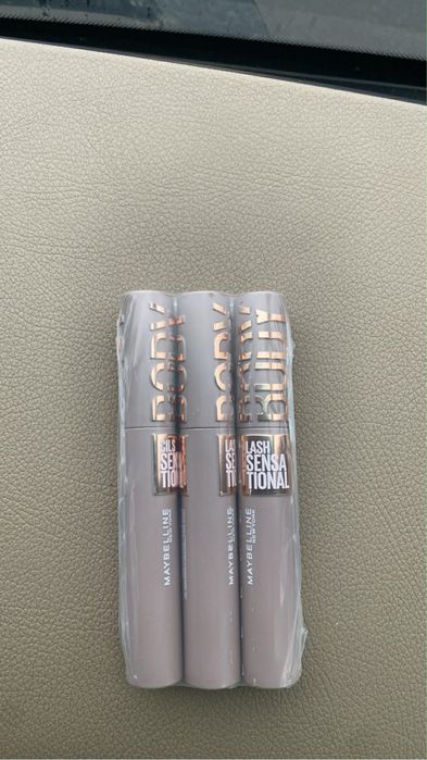 Vând produse cosmetice.