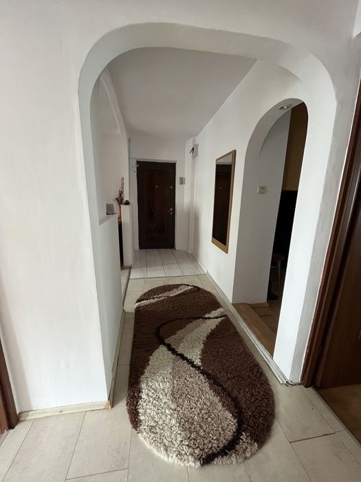 Inchiriez apartament 3 camere