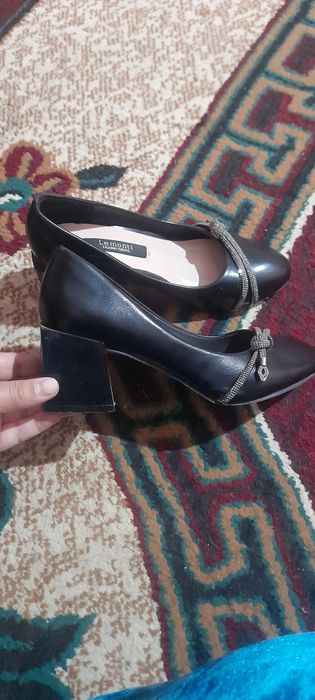 Tufli yangi judayam chiroyli