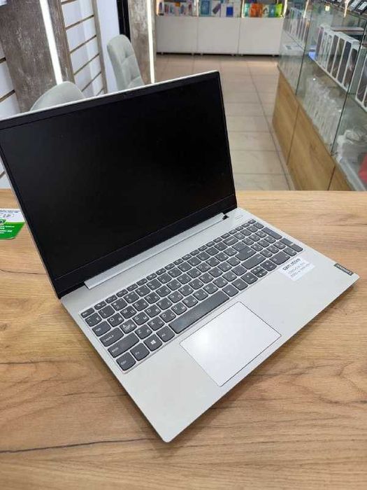 Ноутбук Lenovo — Ryzen 3 / 4GB / 1TB