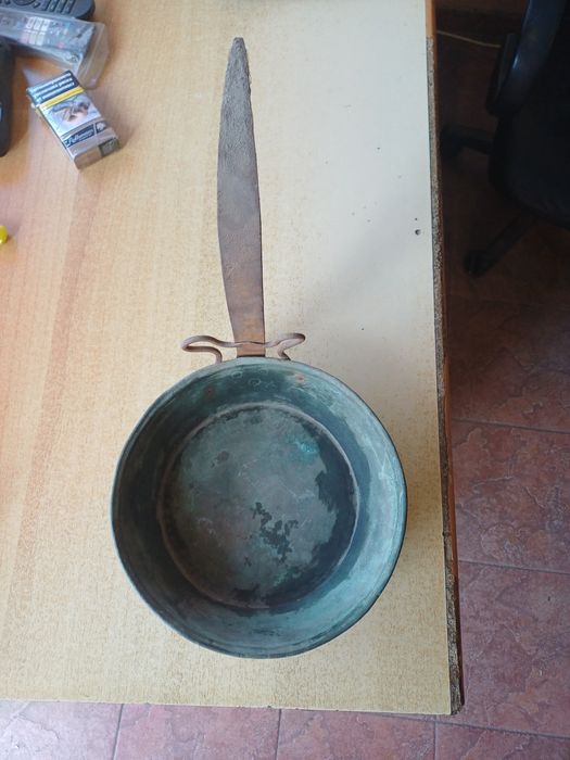 Меден тиган с дръжка