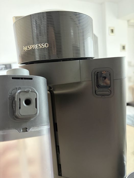 Espressor Vertuo Lattissima Negru