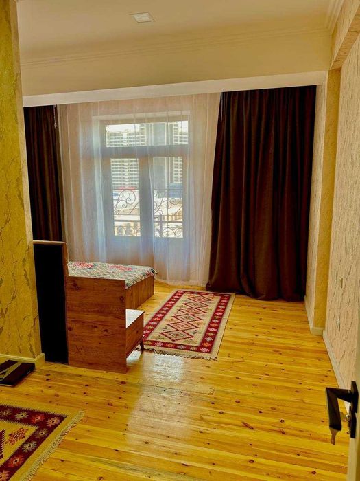 Малика бозор оркасида навастройка 2 хона зудлик билан сотилади