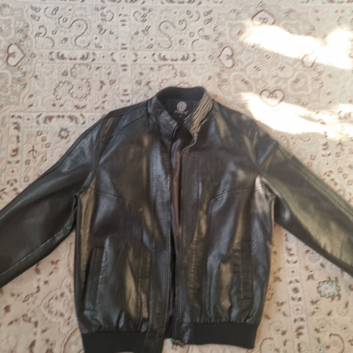 Кожанная куртка  ветровка