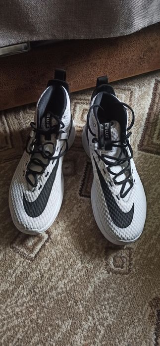 Продам кроссовки Nike ( великаны )