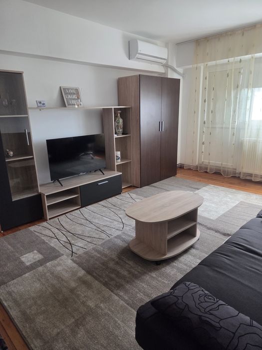 Închiriez apartament 2 camere zona Intim