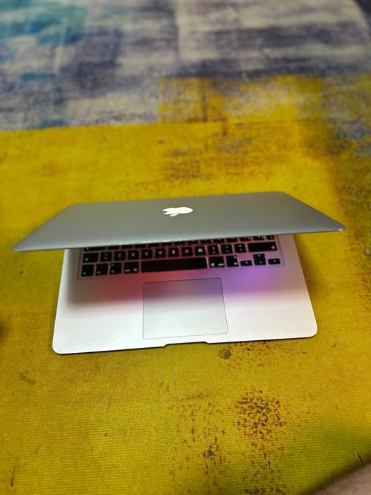 Apple Macbook 2013, big sur, 932 cicluri, i5 , 4gb, ssd 128