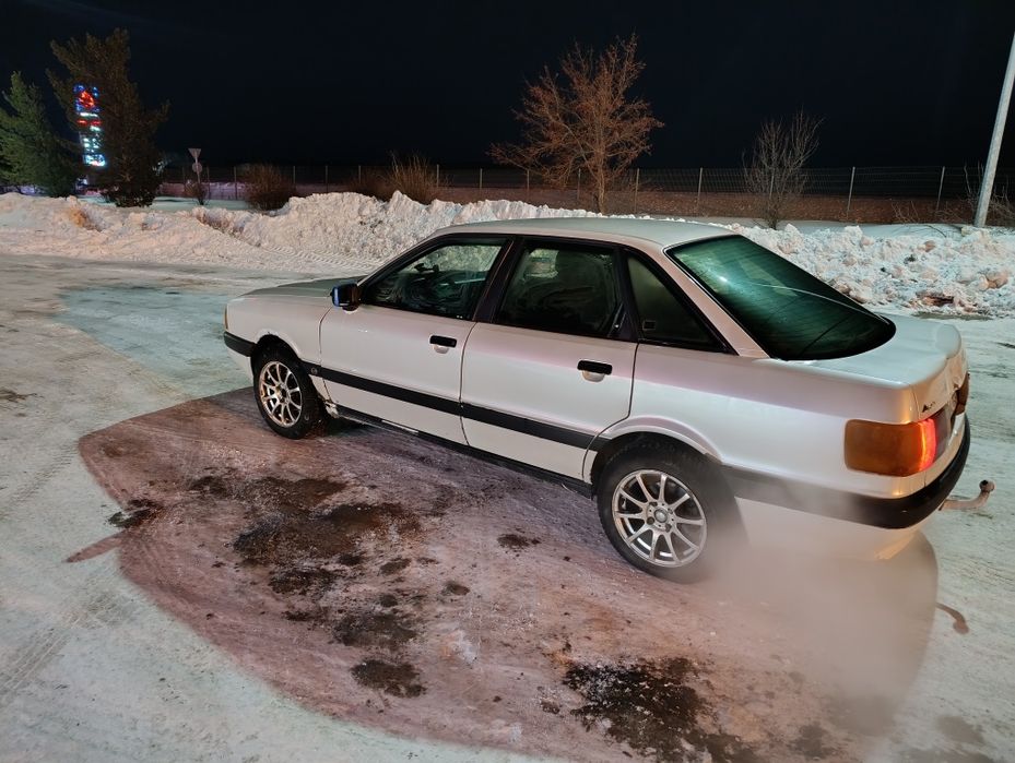 Audi 80 b3 2 литра.