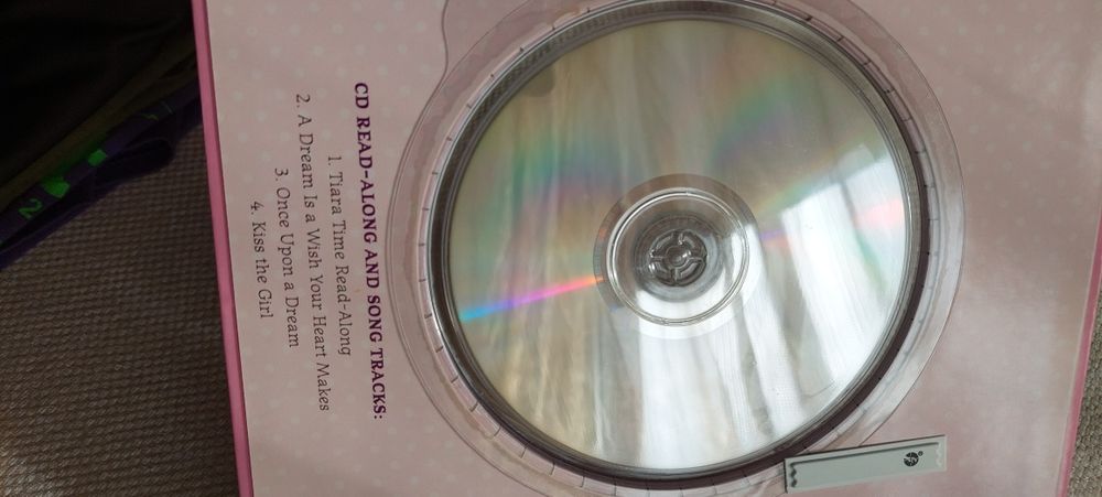 DISNEY с принцеси и диск - книжка за деца на английски език