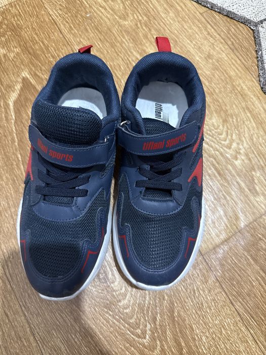 Продам кроссовки