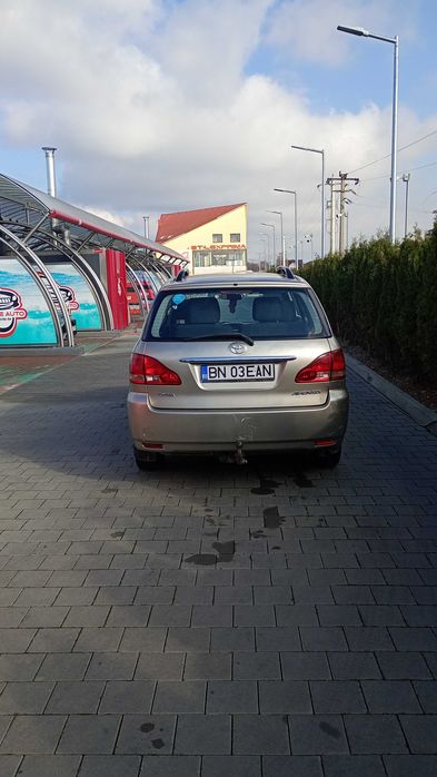 Vând/schimb cu animale ,Toyota avensis verso 7 locuri