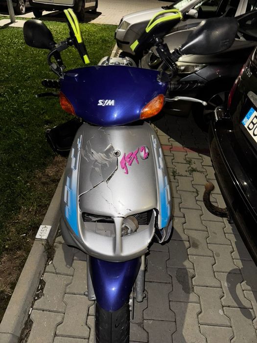 Dau spre vanzare 2 scutare un rdb și un sim   cu motoare de 49 si setu