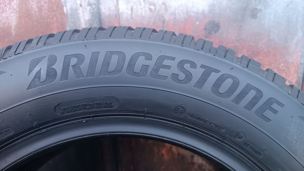 225/65/17 Bridgestone Дот 2923