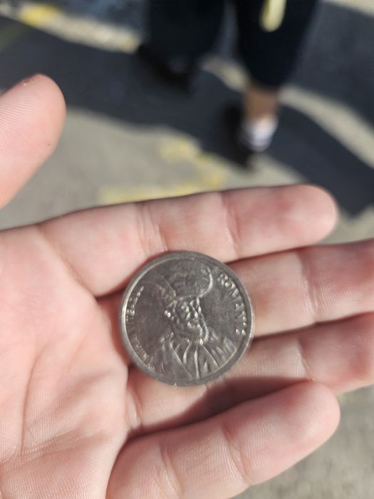 Vând moneda de colecție 100 lei