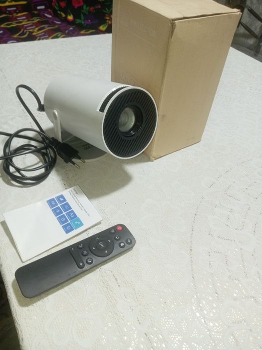 Проектор сотилади