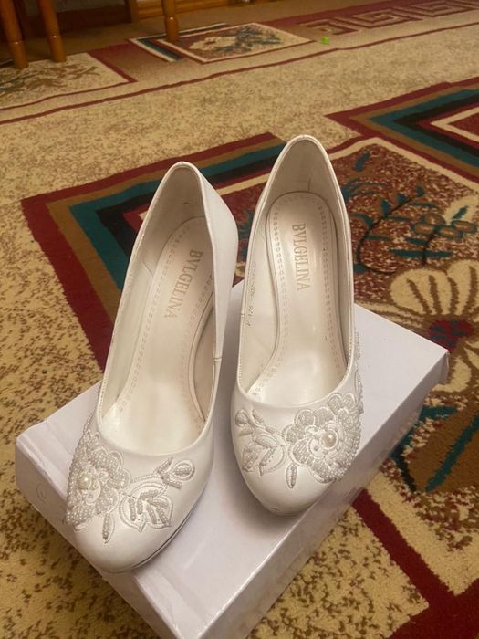 белые туфли