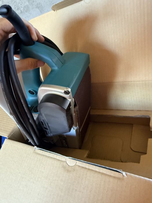 Makita 9404 – Șlefuitor cu bandă 100 mm, 1010W – NOU