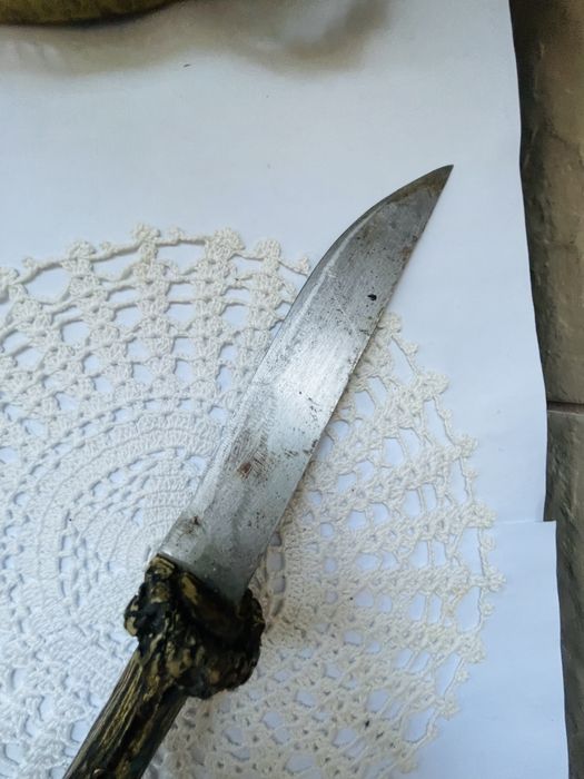 Красив стоманен нож с рог