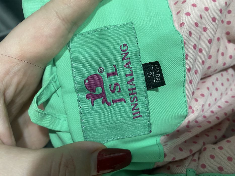 Продам куртки на девочку