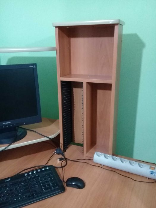 Продам стол компьютерный