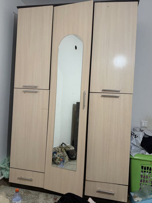 Шкаф в спальню продам