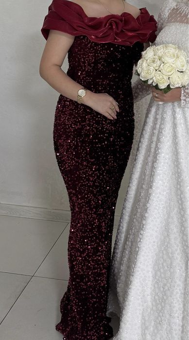 красное идеальное платье