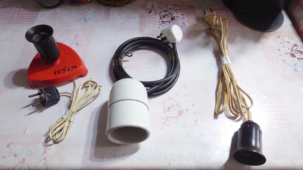 Электро-переноски разной длины для освещения с разными патронами.