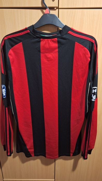 Домакински екип на Милан от сезон 10/11.