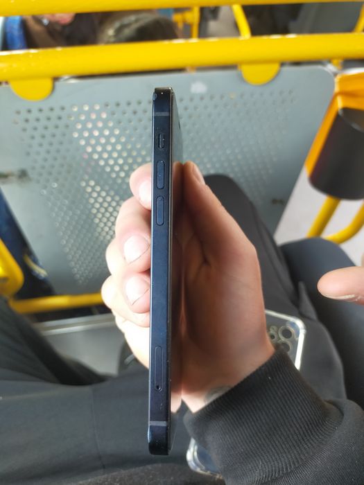 Iphone 12 64gb.   ,,