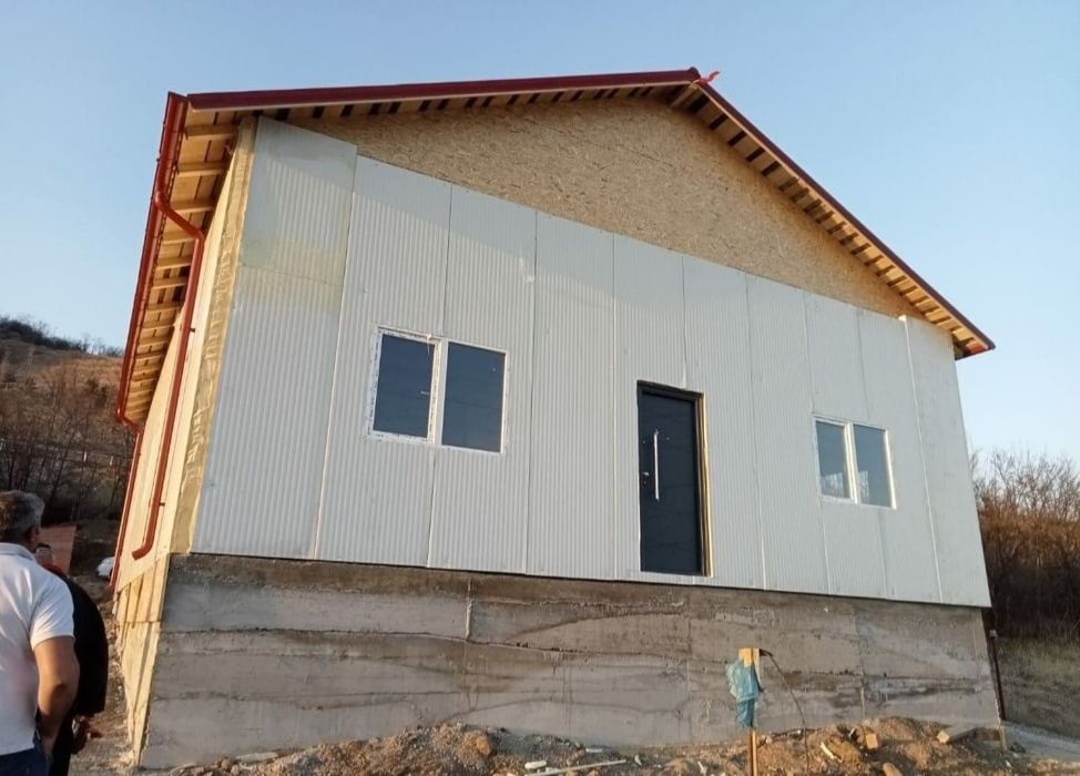 Meseriaș în domeniul case și cabane din structură metalică cu panouri