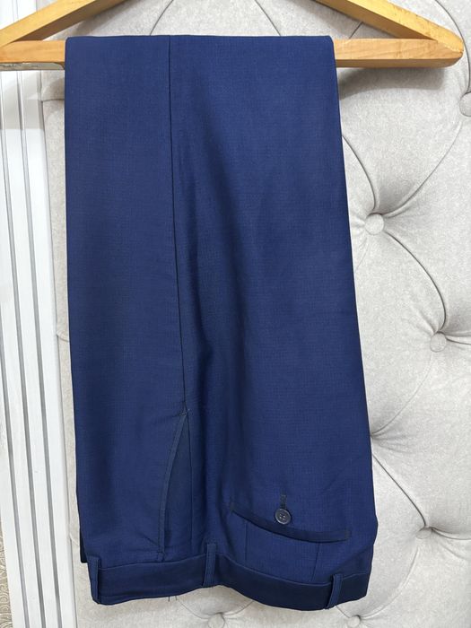 Продается костюмы.