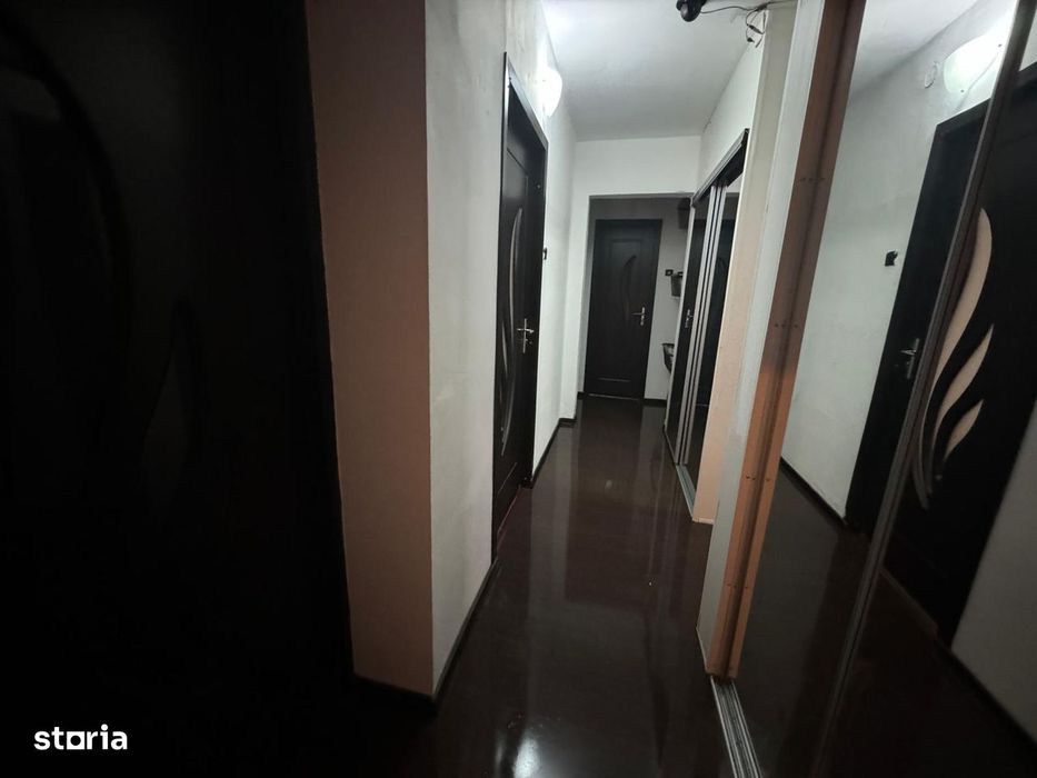 Apartament 4 camere, balcon și garaj