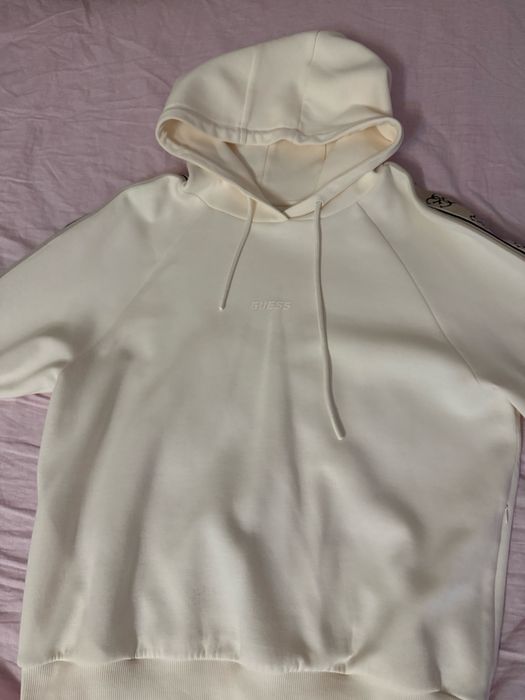 Оригинален GUESS суитчър – като нов с лого ленти