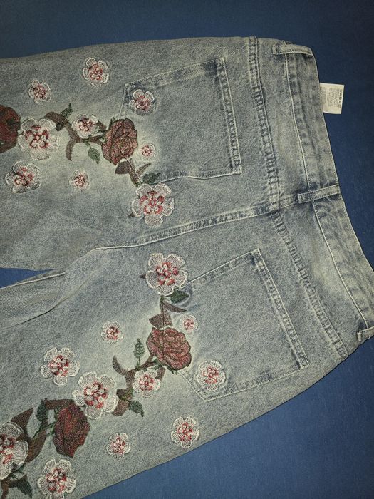 Blugi baggy cu model floral