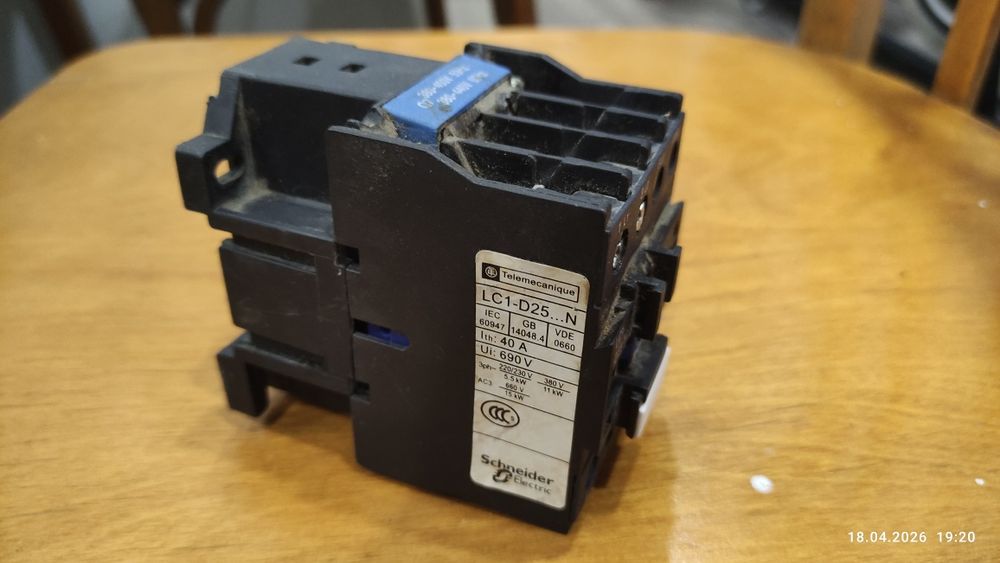 Магнитный пускатель Schneider LC1-D25