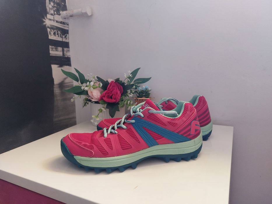 Дамски маратонки с грайфер на Flair